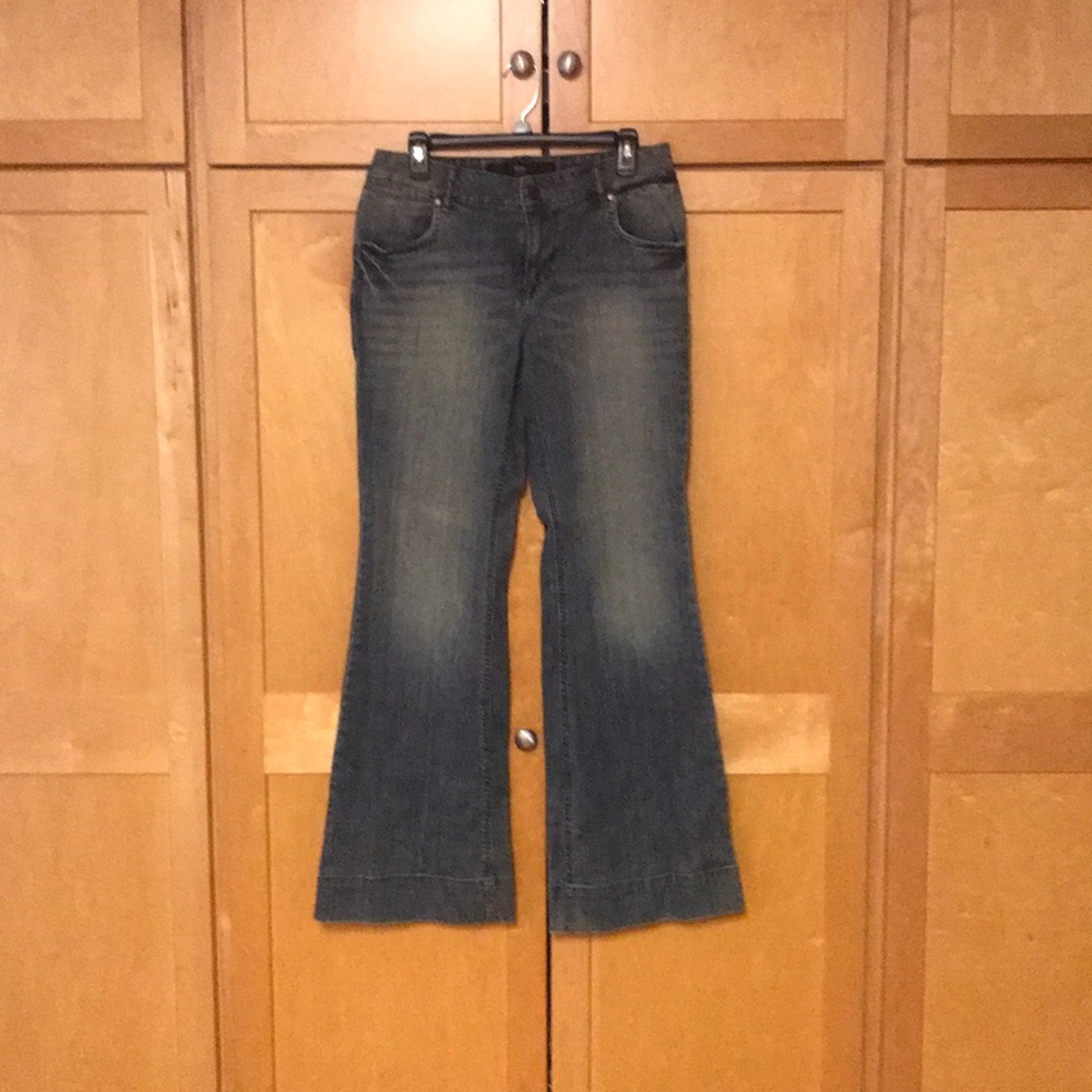 Jeans... flare!